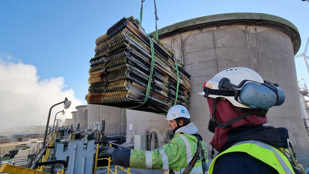Cooling tower drift eliminators